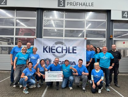 Die Belegschaft der Firma Kiechle Bremsendienst GmbH spendete 5.000 Euro an die Ambulanz für Mukoviszidose, Pneumologie und Allergologie des Universitätsklinikums Ulm.