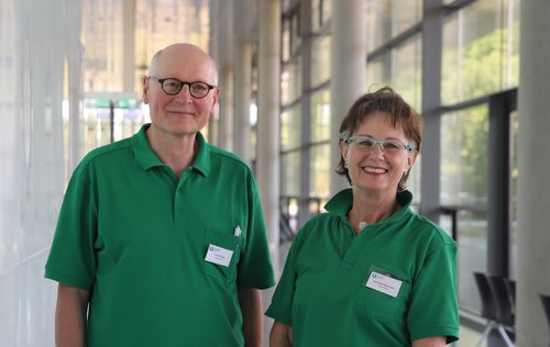 Hannelore Weinmann und Rudolf Vogel von den Grünen Damen und Herren