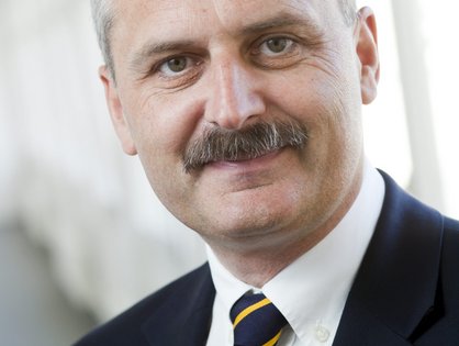 Prof. Dr. Florian Gebhard ist Geschäftsführender Ärztlicher Direktor des Zentrums für Chirurgie am Universitätsklinikum Ulm und Sprecher des Traumanetzwerks Ulm (Foto: UK Ulm)