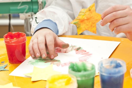 Kunsttherapie hilft kleinen Patienten beim Verarbeiten ihrer Krankheit (Foto: UK Ulm)