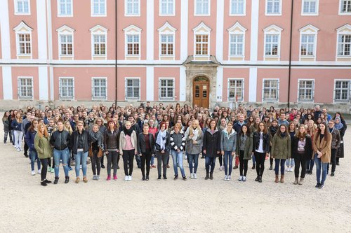 Jetzt geht’s los! 240 Schülerinnen und Schüler starten ihre Ausbildung an der Akademie für Gesundheitsberufe (Foto: Universitätsklinikum Ulm)