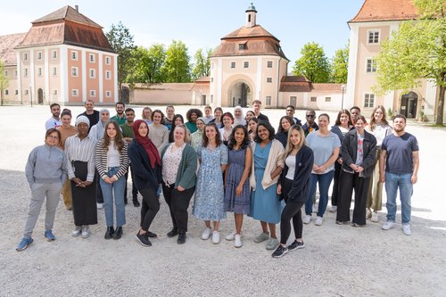 50 Auszubildende aus 15 Nationen haben im April ihre Pflegeausbildung am Universitätsklinikum Ulm begonnen.