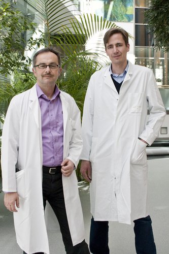 Prof. Dr. Martin Wabitsch (links) und Dr. Christian Denzer (Foto: UK Ulm).