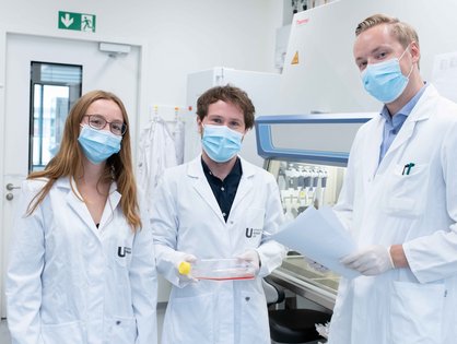 Carina Conzelmann, Dr. Janis Müller und Rüdiger Groß (von links) forschen am Institut für Molekulare Virologie der Ulmer Universitätsmedizin
