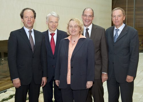Gruppenbild mit Ministerin Theresia Bauer (Foto: UK Ulm)